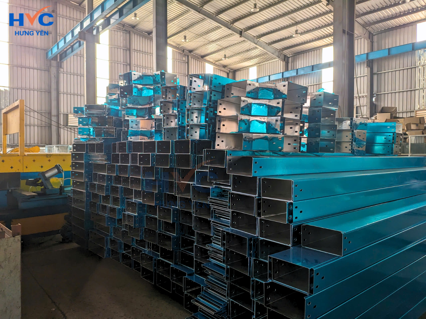 Hệ thống thang máng cáp do HVC Hưng Yên sản xuất và cung cấp không chỉ đáp ứng các tiêu chuẩn kỹ thuật mà còn sở hữu tính thẩm mỹ cao
