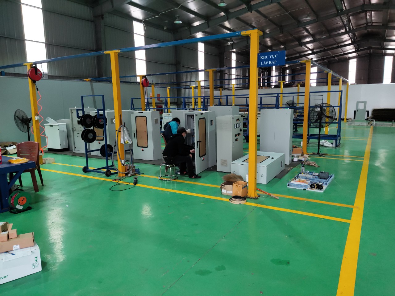 Hình ảnh sản xuất vỏ tủ điện HVC Hưng Yên